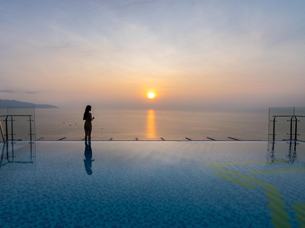Maximilan Danang Beach Hotel Exterior foto