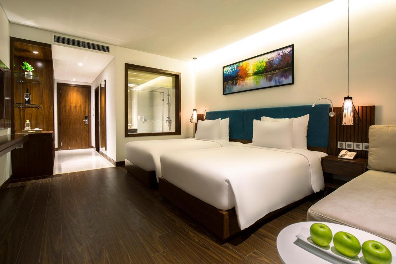 Maximilan Danang Beach Hotel Exterior foto