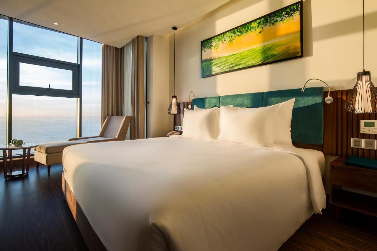 Maximilan Danang Beach Hotel Exterior foto