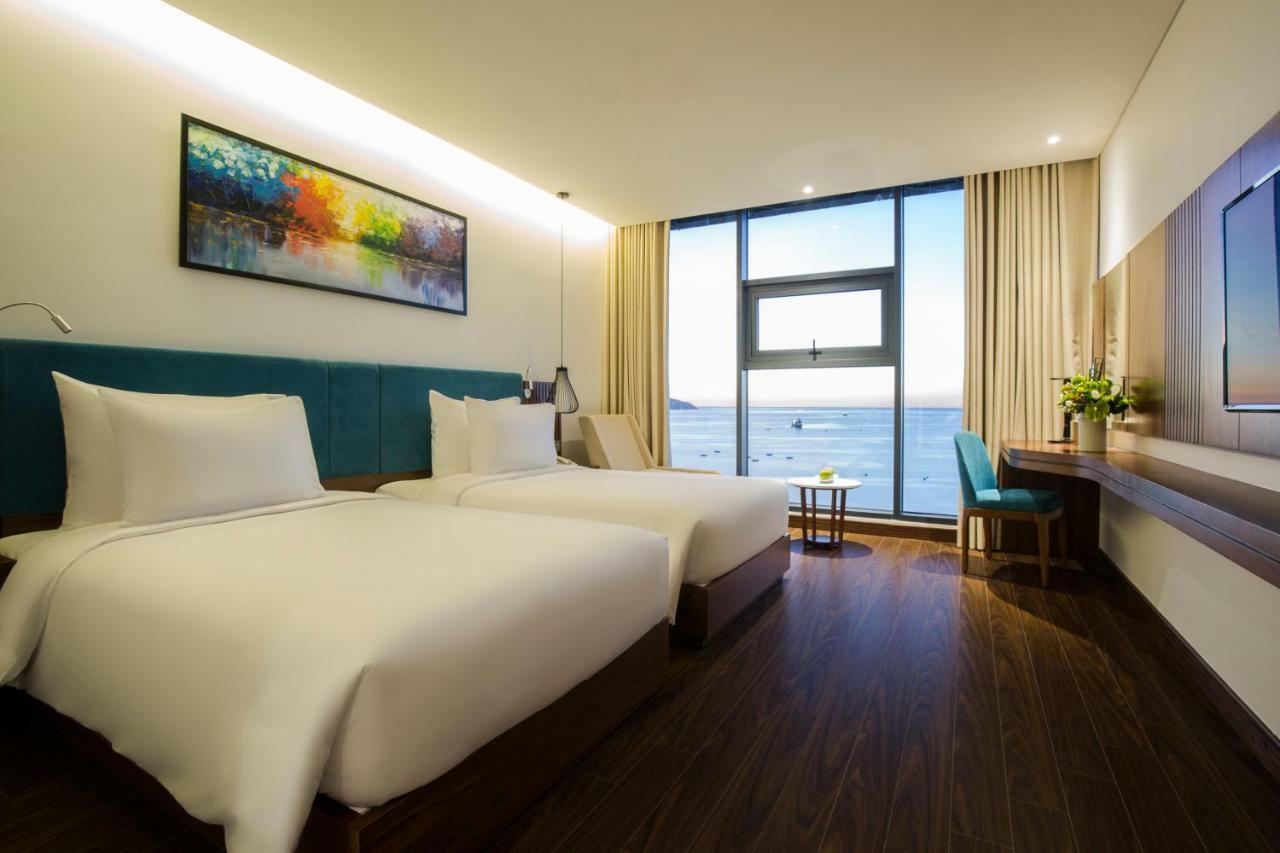 Maximilan Danang Beach Hotel Exterior foto
