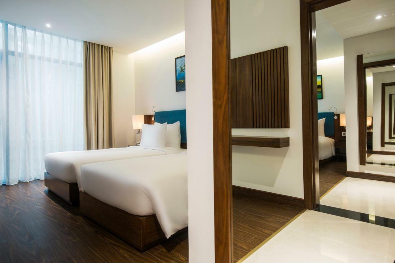 Maximilan Danang Beach Hotel Exterior foto