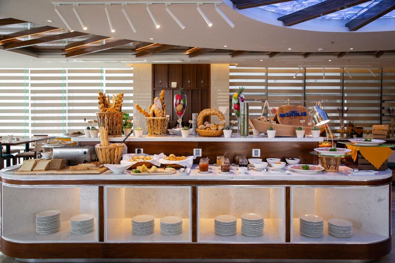 Maximilan Danang Beach Hotel Exterior foto